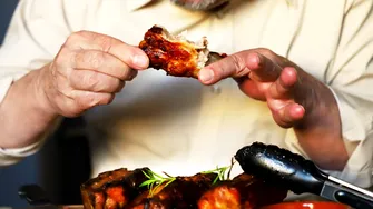 Alimentul care crește șansele de a trăi până la 100 de ani. Contrazice tot ce știai despre longevitate