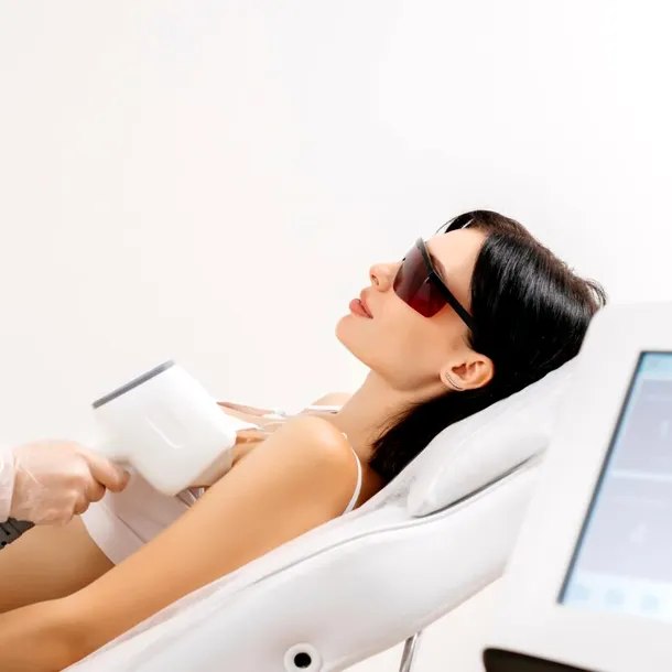 Epilarea definitivă cu laser: mai puțin păr, piele mai sănătoasă. De ce contează tehnologia pe care o alegi