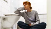 Te trezești de două sau trei ori pe noapte pentru a merge la toaletă? Iată care ar putea fi cauza