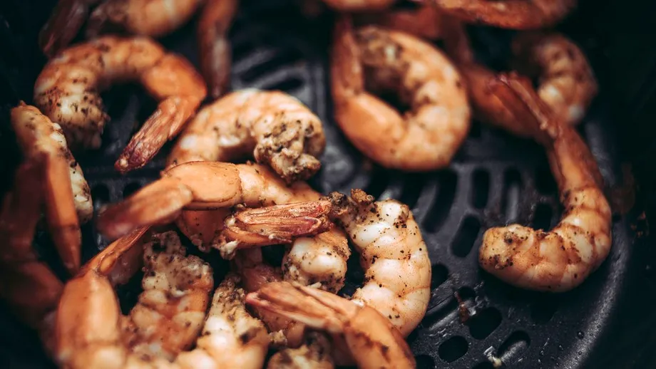 Reţetă de creveţi pane. Ies crocanți și delicioși, mai buni ca la restaurant