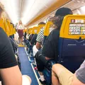„Dacă murim, murim împreună”. Mărturia cutremurătoare a soției bărbatului tras prin geamul spart al aeronavei