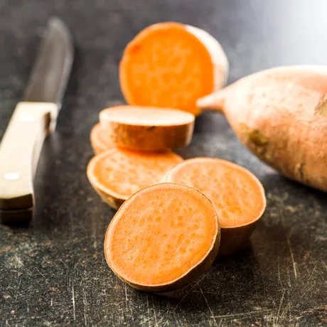 De ce trebuie să mănânci mai mulți cartofi dulci. Experții vin cu o nouă teorie despre acest aliment care poate înlocui unele medicamente