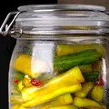 Cum fac chinezii castraveți murați. Ingredientul ciudat care îi face crocanți și gustoși