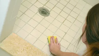 Cum să faci acasă detergent pentru gresie. Soluția care respinge praful și murdăria