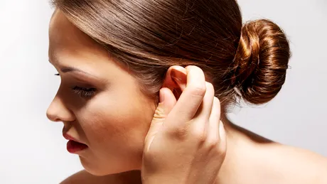 Când să mergi la medic dacă te chinuie durerile de urechi. Semnale de alarmă și remedii pentru durere