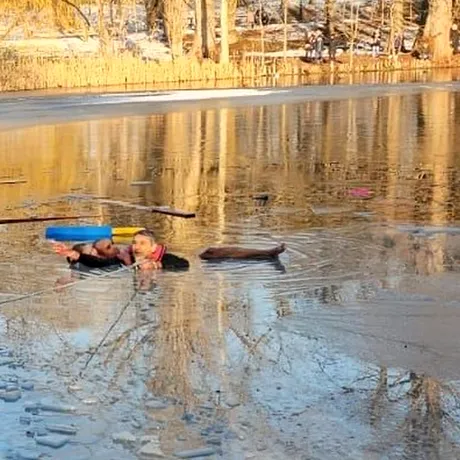 Cine este bărbatul de origine indiană care și-a riscat viața pentru a salva fetița căzută într-un lac în Craiova