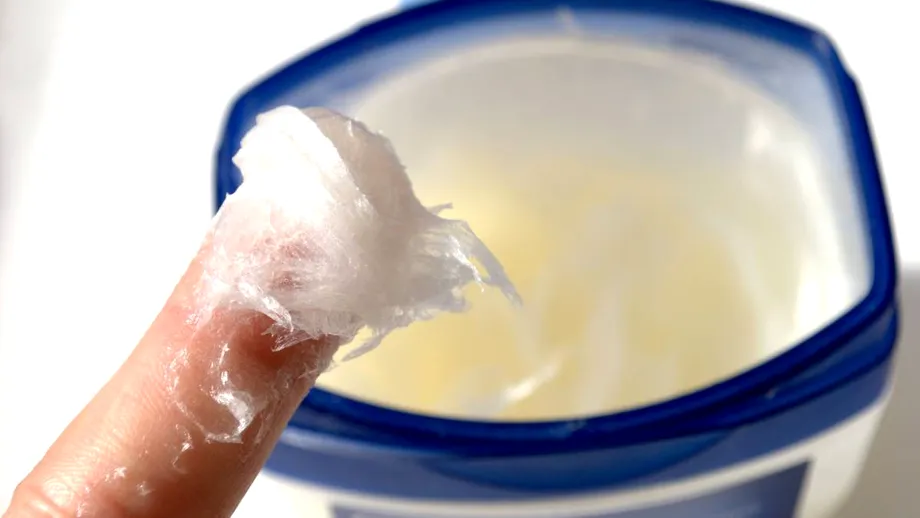 Cum să folosești vaselina la curățenia de Paște