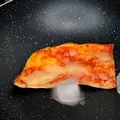 Cum să reîncălzești pizza rece, cu doar două cuburi de gheață. Trucul secret al pizzarilor italieni