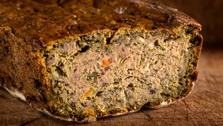 Rețetă delicioasă de drob fără carne. Se face cu ciuperci, spanac și leurdă