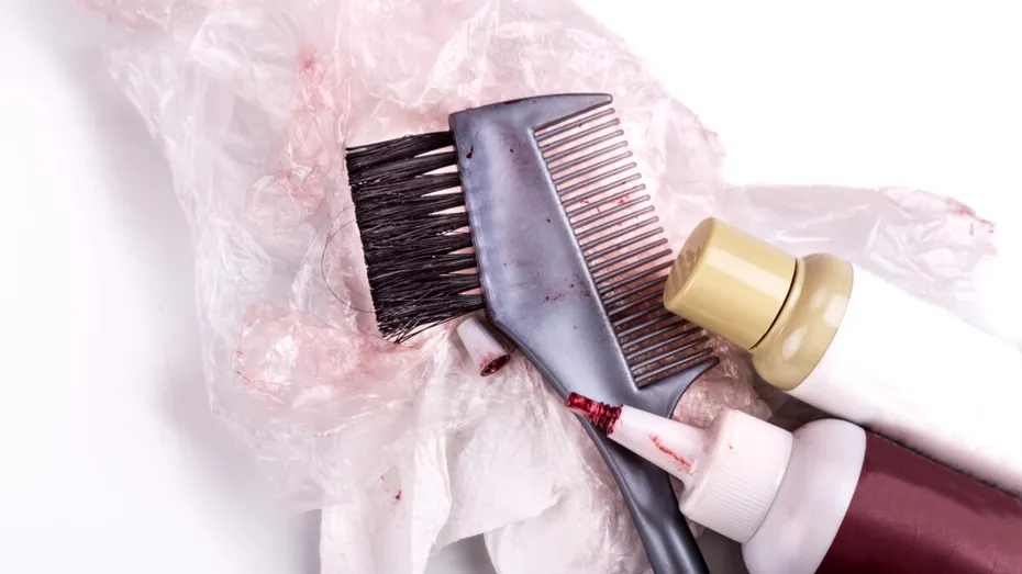 Cum să scoți petele de vopsea de păr de pe haine, prosoape și piele