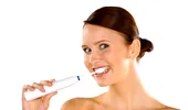 Cum îmbunătăţeşte sănătatea dinţilor o periuţă electrică?