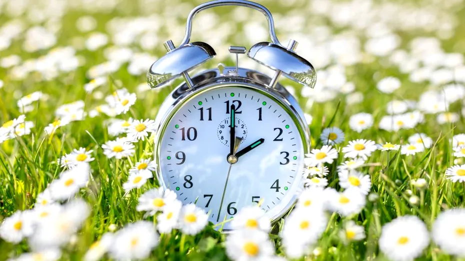 Cum să-ți adaptezi mai ușor corpul la ora de vară și să-ți „resetezi” axa intestin-creier. Nu mai simți oboseală și disconfort digestiv