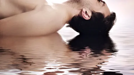 Bărbatul şi femeia, doar prieteni sau ceva mai mult?